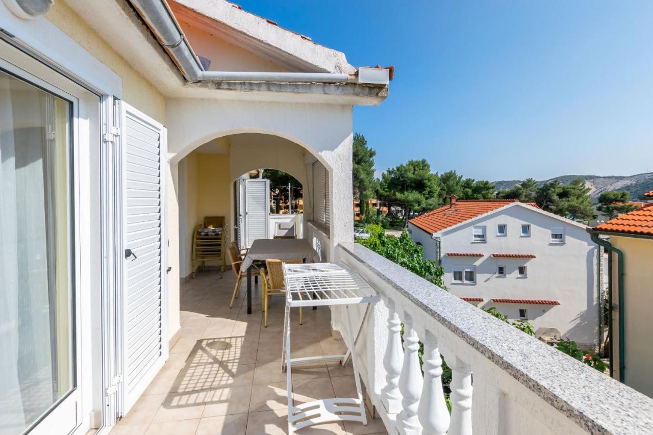 Apartments Miranda Лопар Экстерьер фото