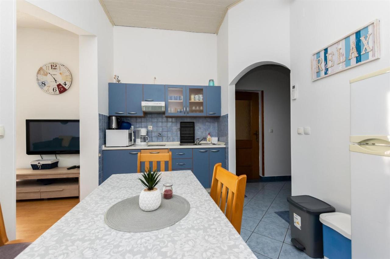Apartments Miranda Лопар Экстерьер фото