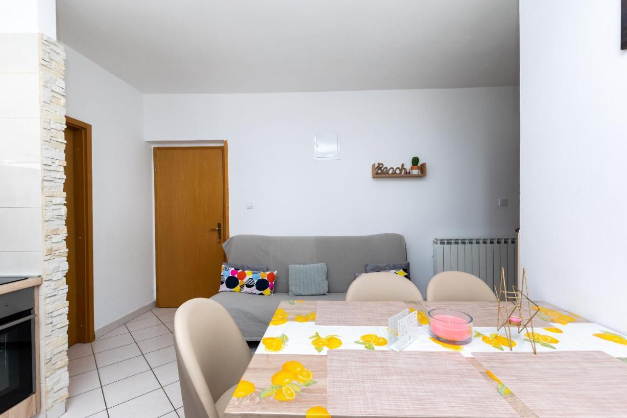 Apartments Miranda Лопар Экстерьер фото