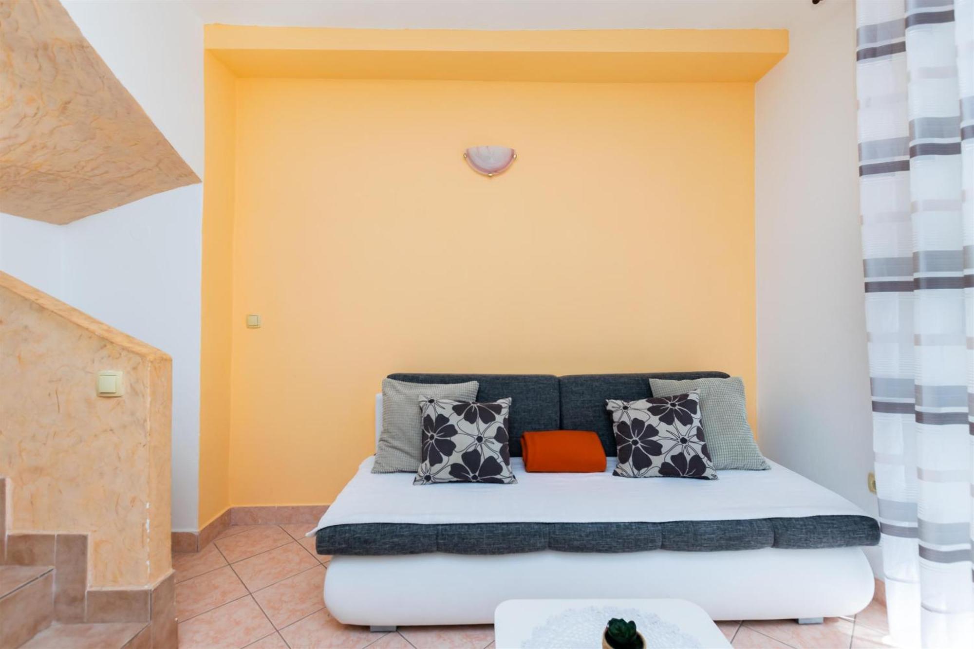 Apartments Miranda Лопар Экстерьер фото