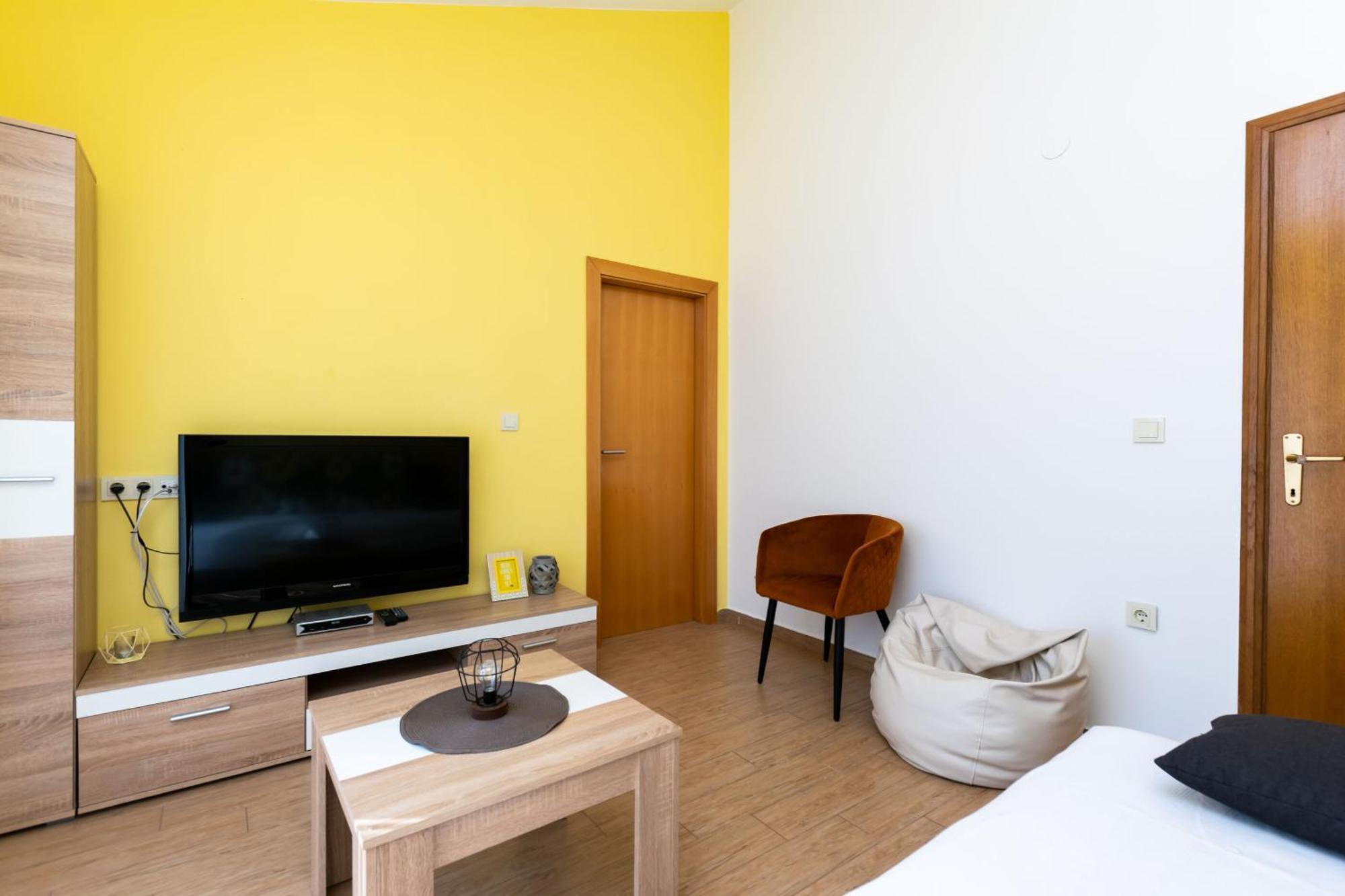 Apartments Miranda Лопар Экстерьер фото