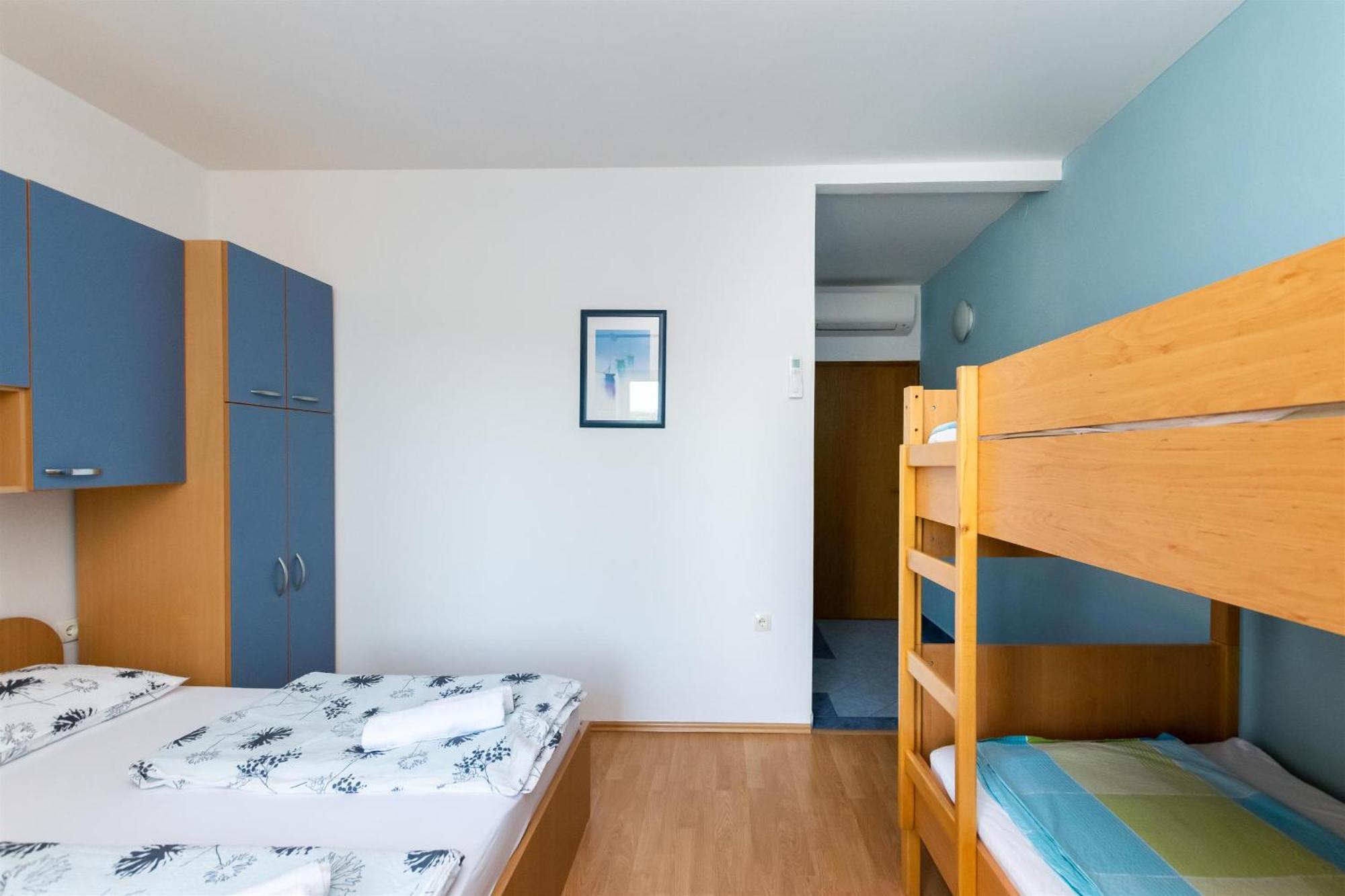 Apartments Miranda Лопар Экстерьер фото