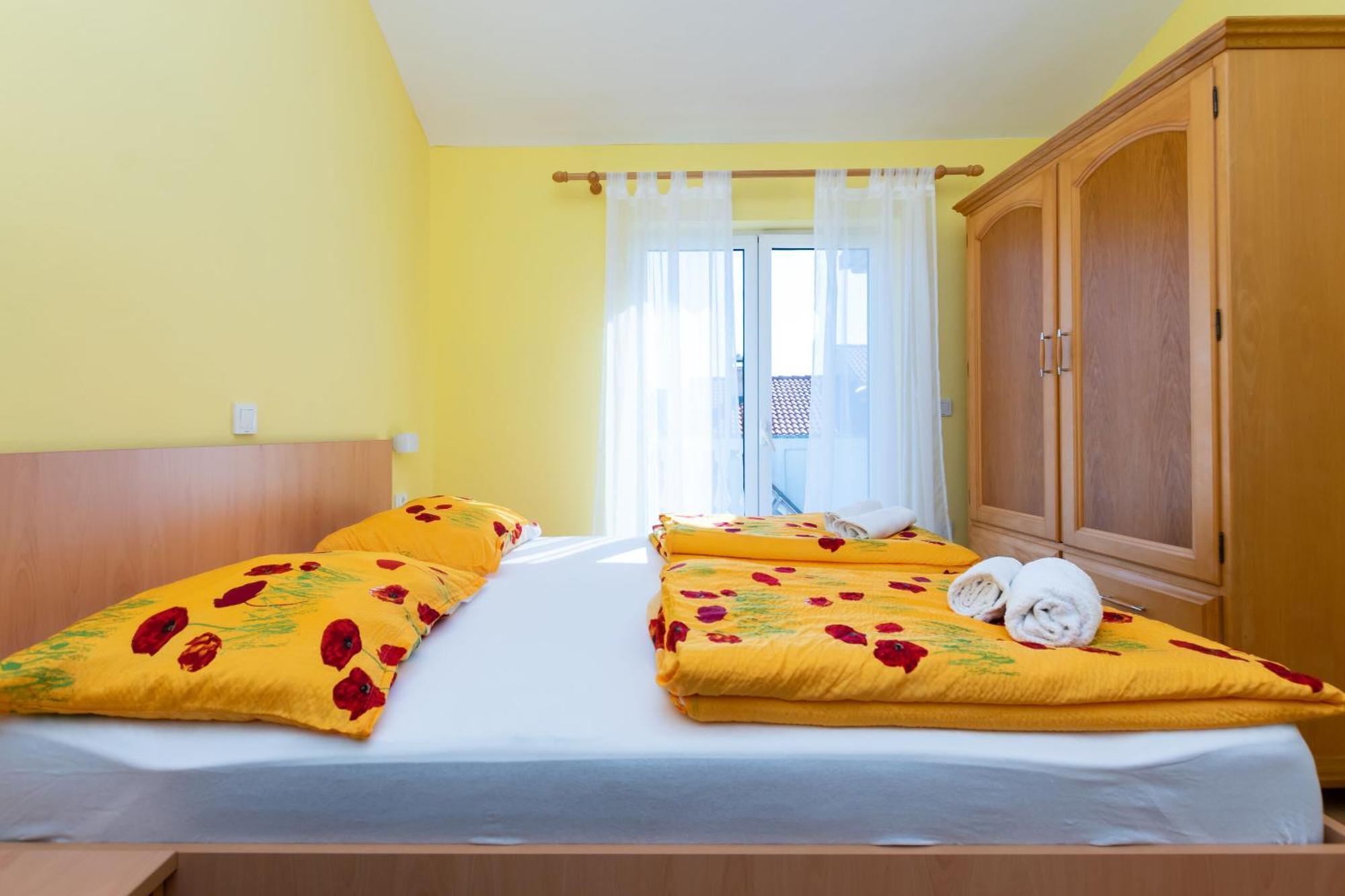 Apartments Miranda Лопар Экстерьер фото