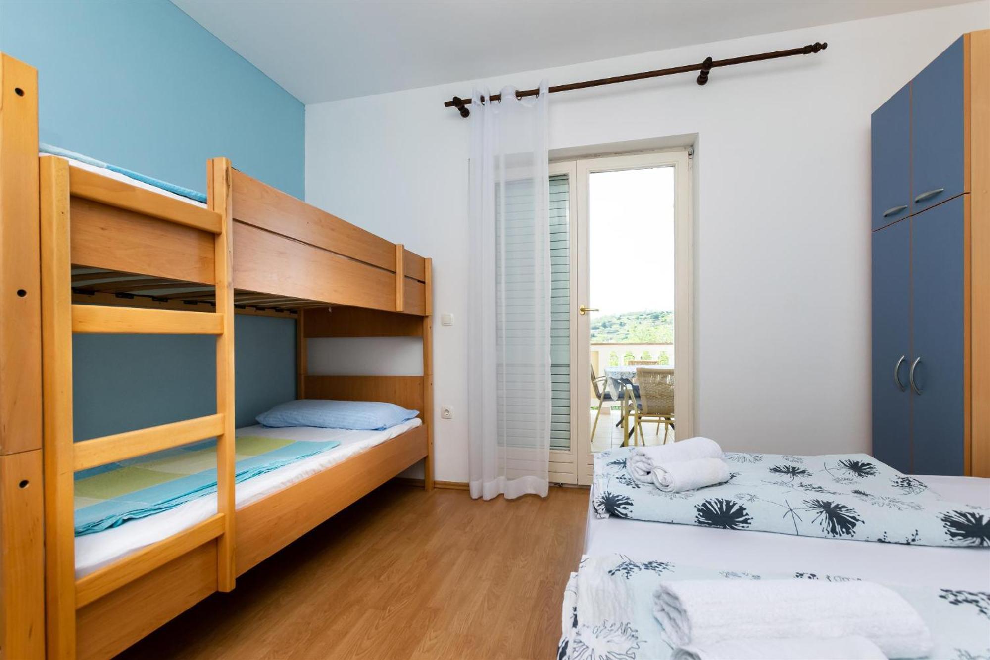 Apartments Miranda Лопар Экстерьер фото